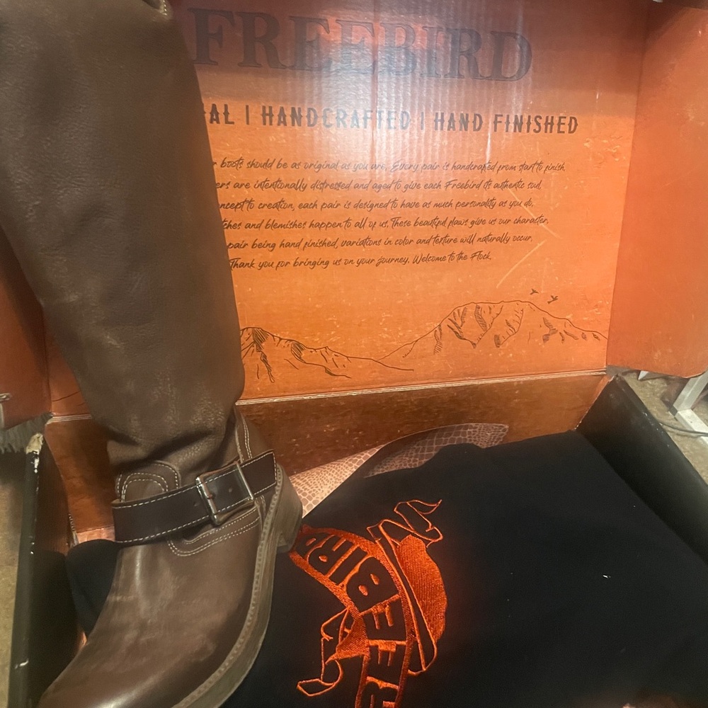 Freebird Women’s Dark Brown Knee Leather Boots! Very comfortable!